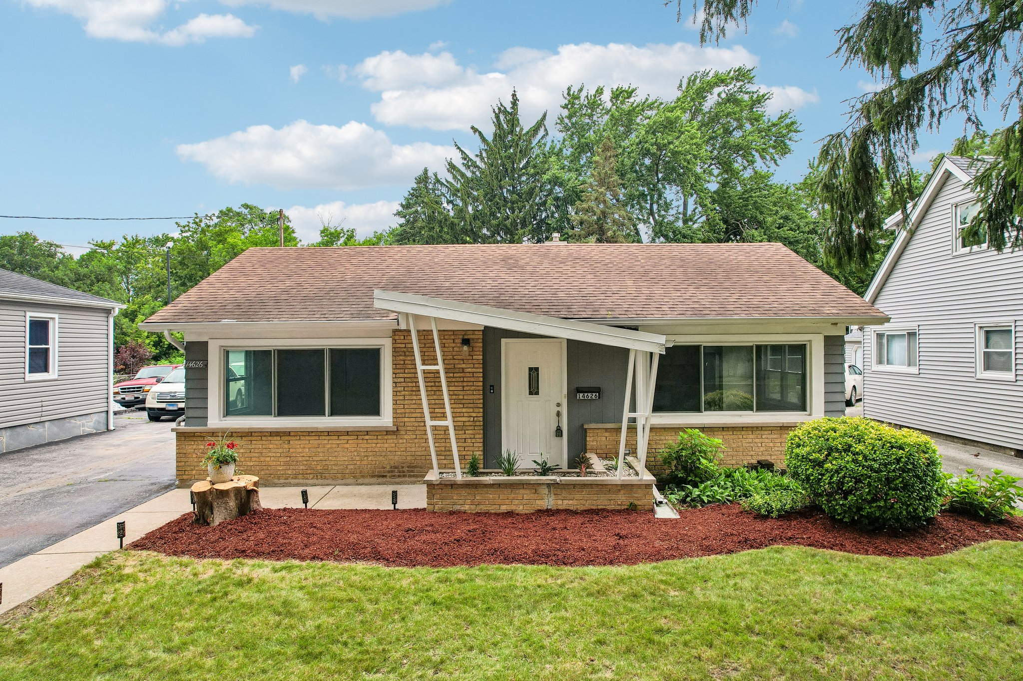 Abbottsford Rd-S1007-027.jpg