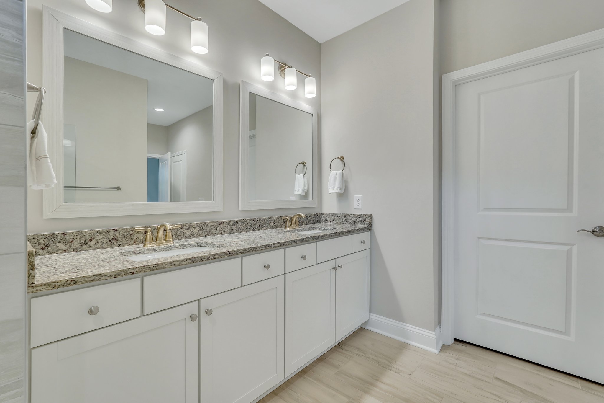 Dual Vanities and Private Water Closet
