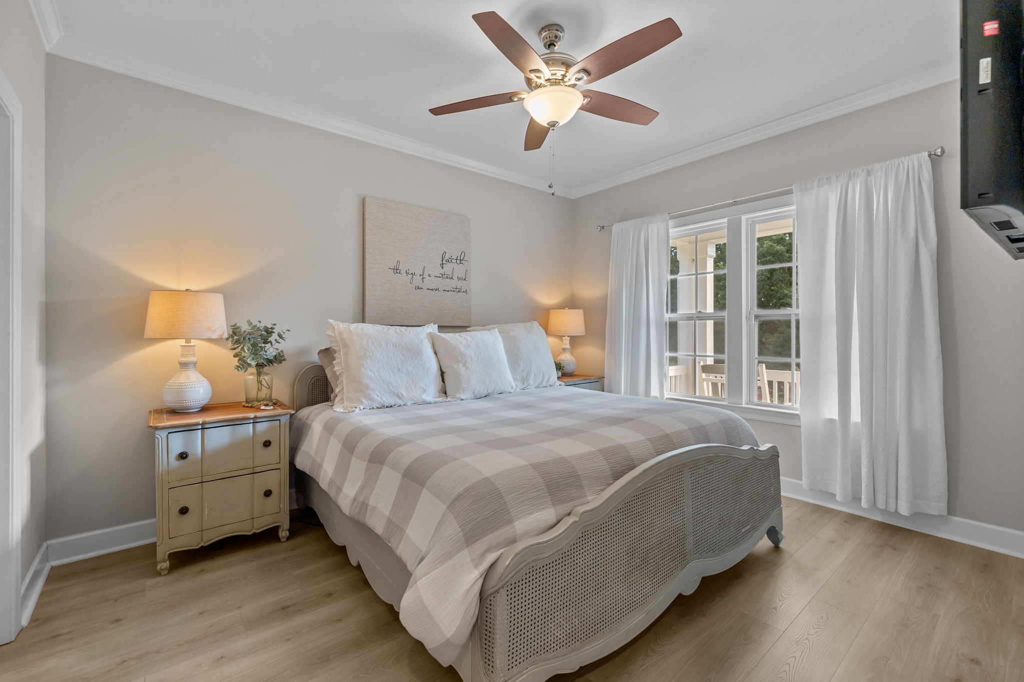 Main level Guest Suite