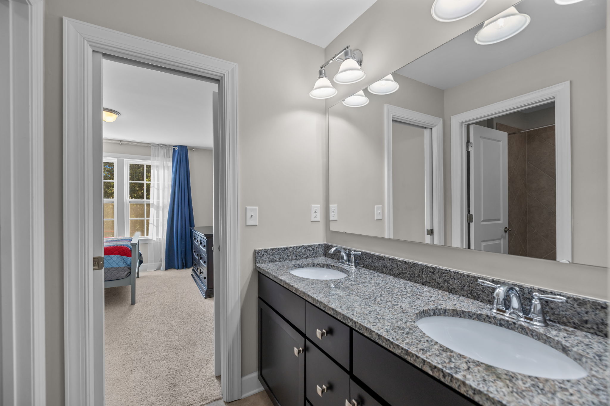 Jack and Jill bath for convinience