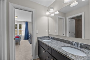 Jack and Jill bath for convinience