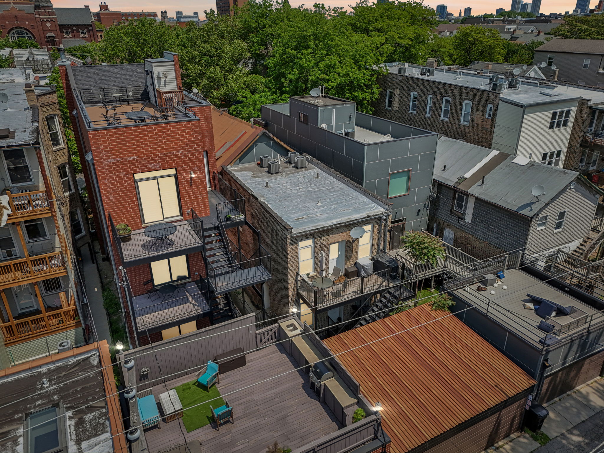 W Huron St -0206-001