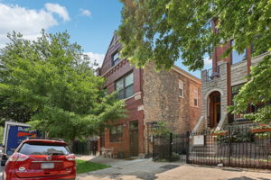 W Huron St -0206-003