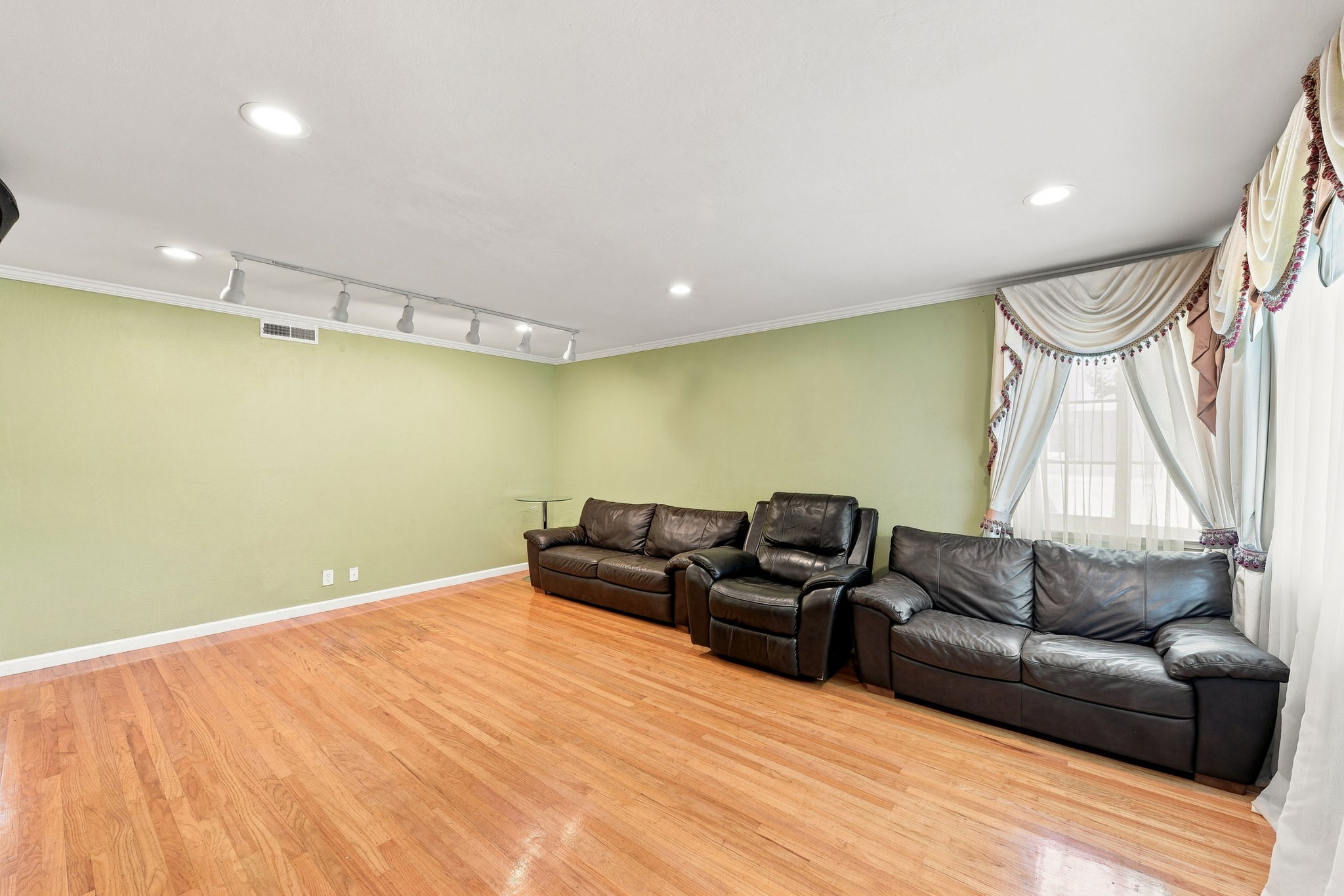 006_F8_1464 Hillsdale Ave
