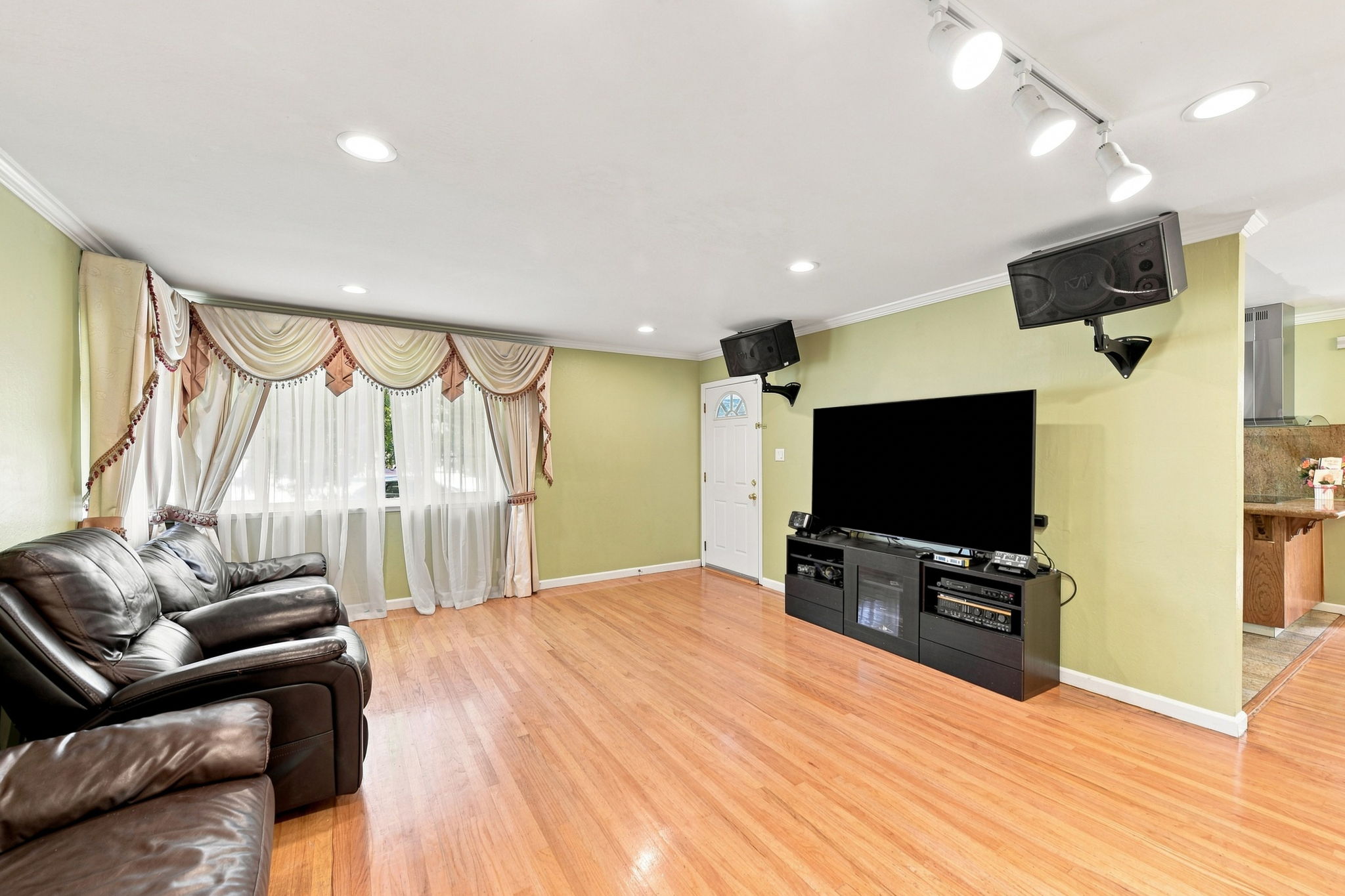 008_F8_1464 Hillsdale Ave