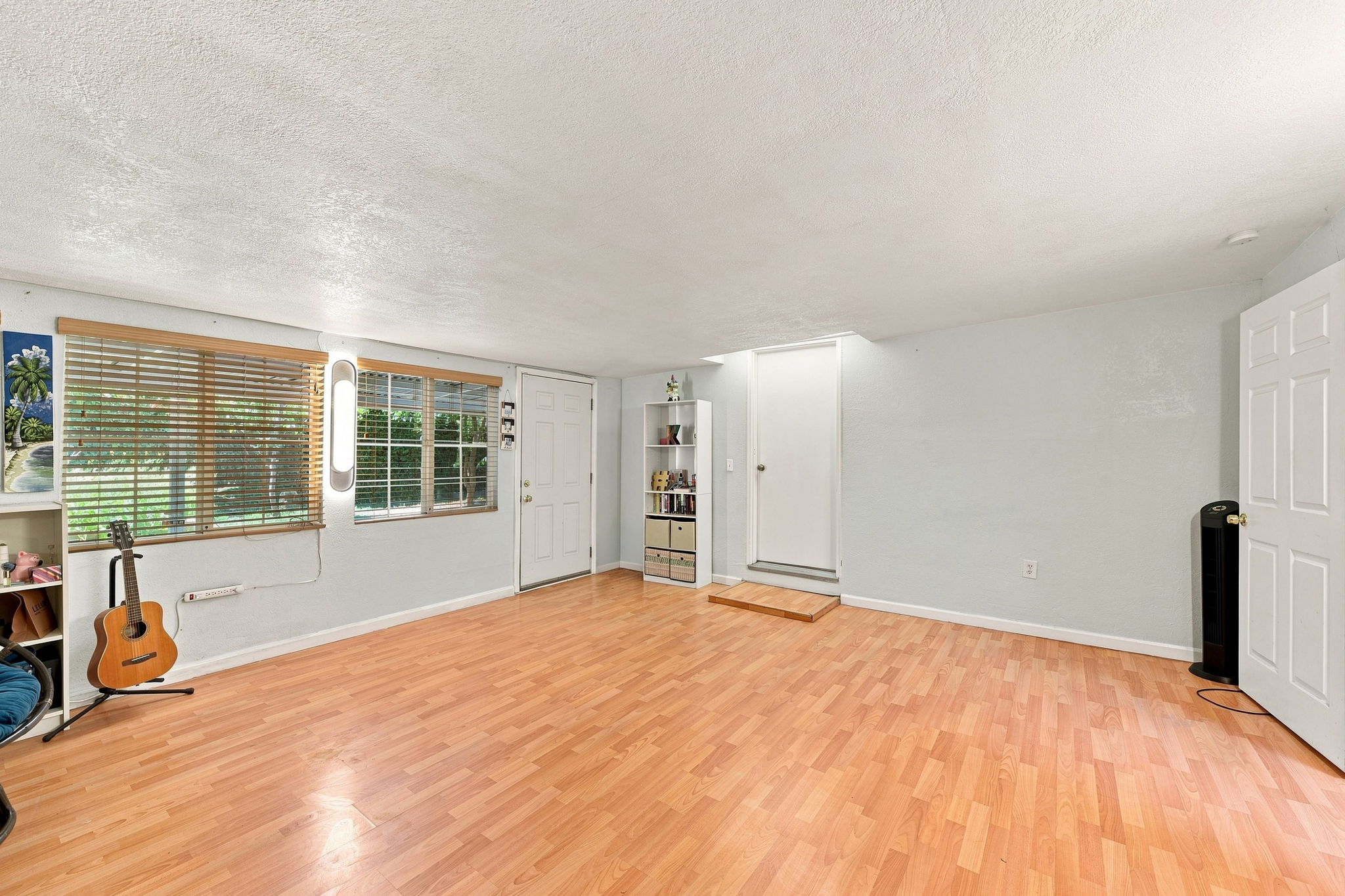 023_F8_1464 Hillsdale Ave