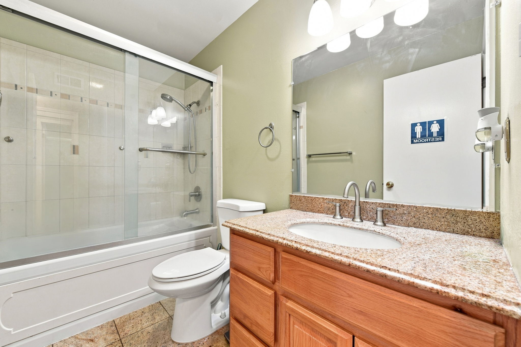 033_F8_1464 Hillsdale Ave