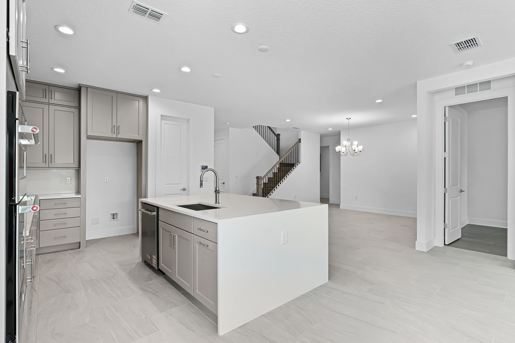 Kitchen/ Dining Room