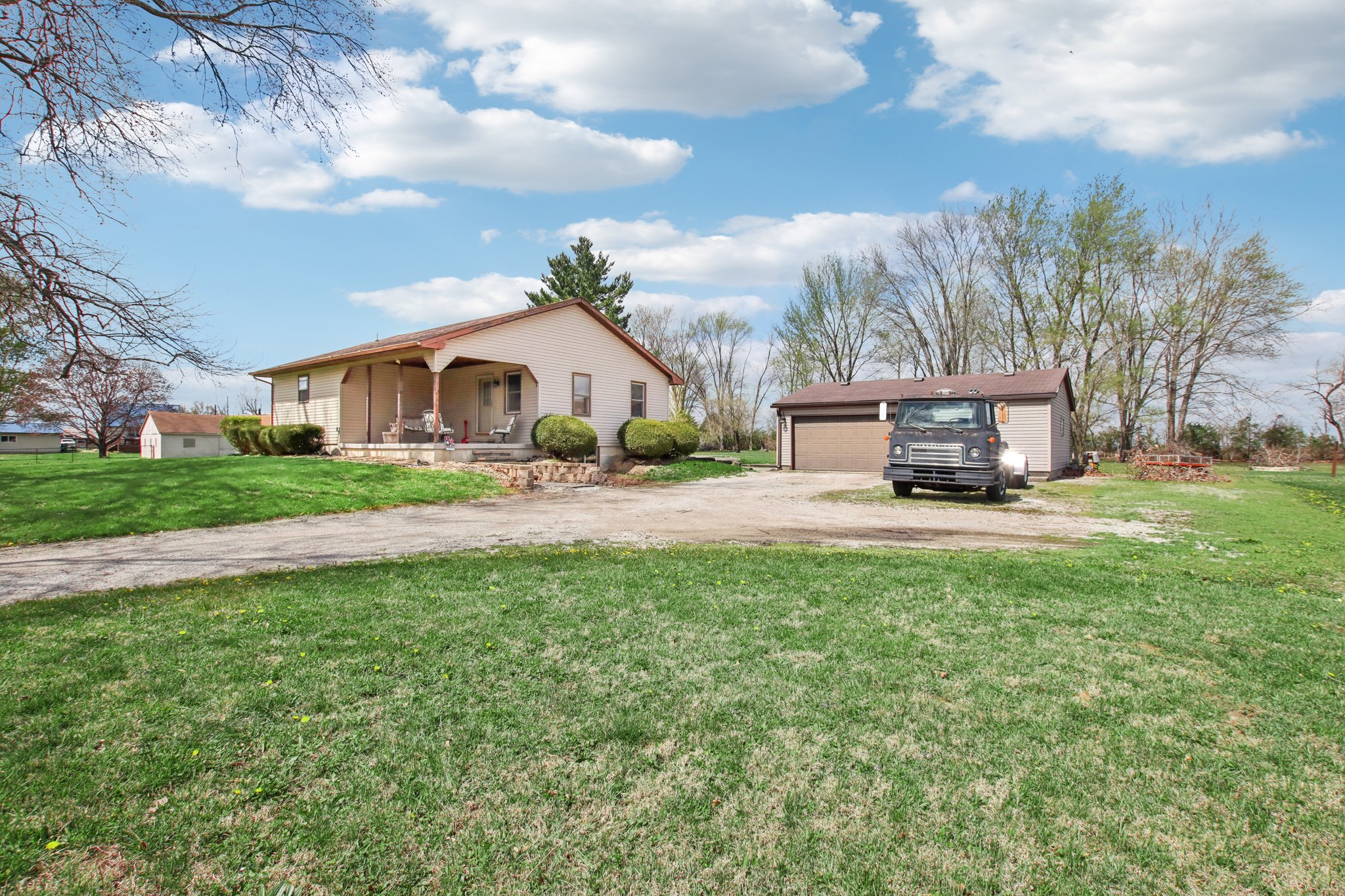 E Vandalia Rd-S0604-002.jpg