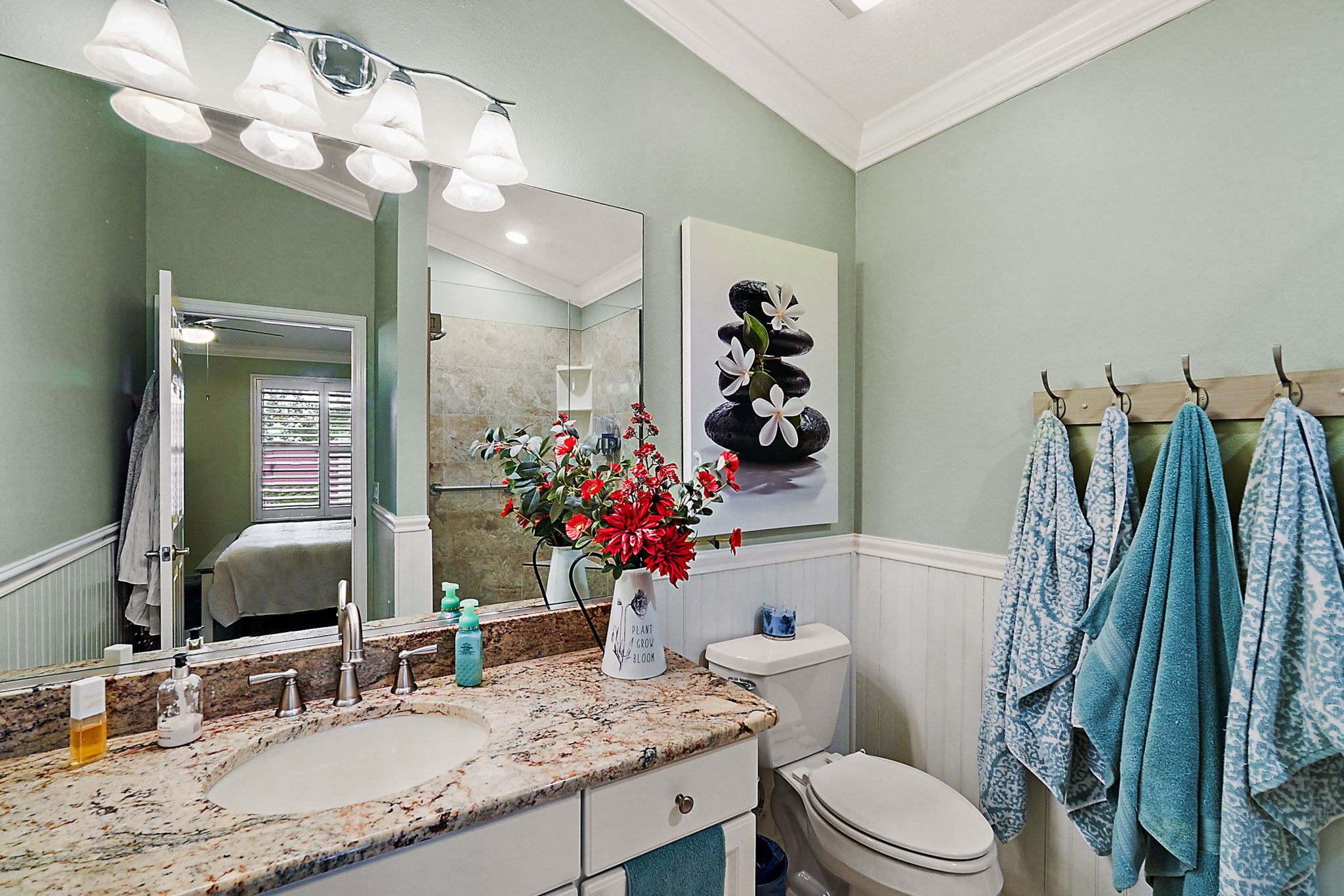 BATHROOMS WITH WAINSCOTING