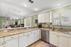 GORGEOUS KITCHEN OVERLOOKS GREAT ROOM