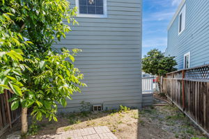 036_ 14685 Oka Rd 11  Los