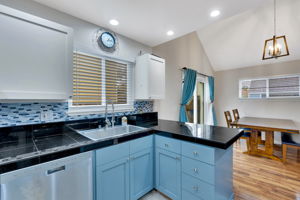 Kitchen/Dining Area