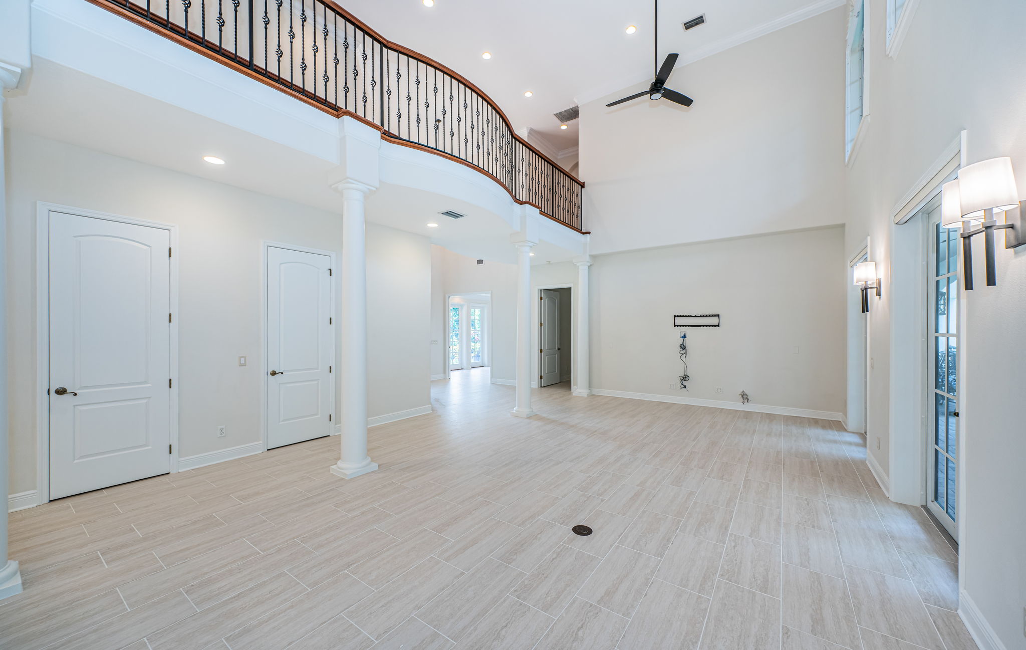 Family Room2-2