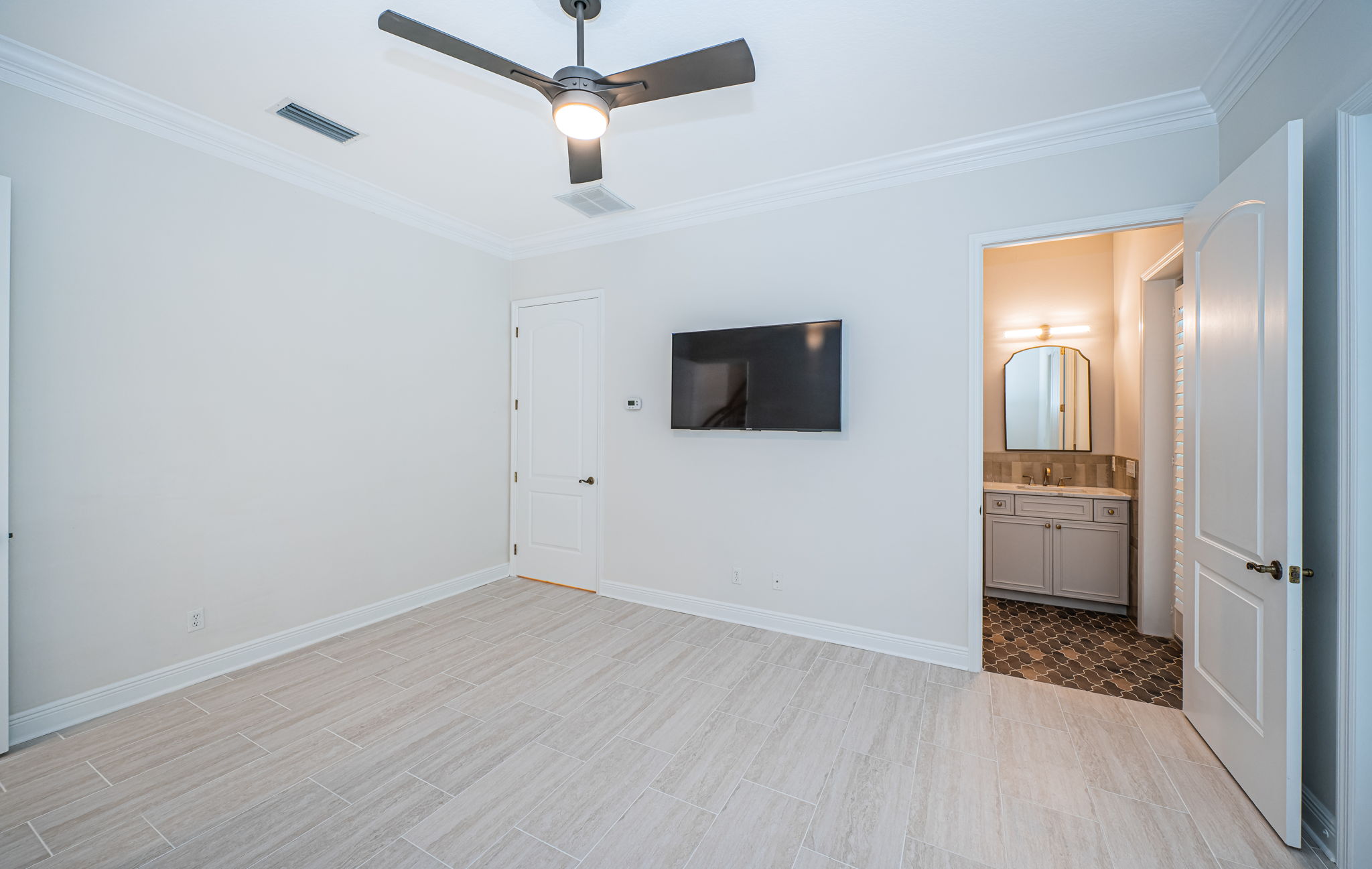 First Floor Guest Bedroom1b
