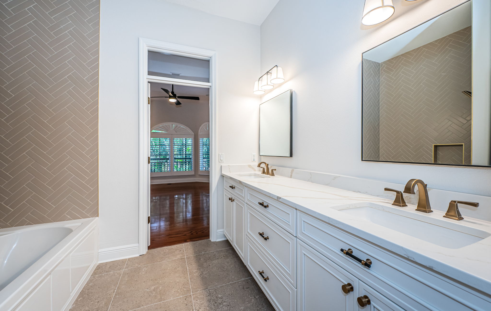 Upper Level Jack n Jill Bathroom2a