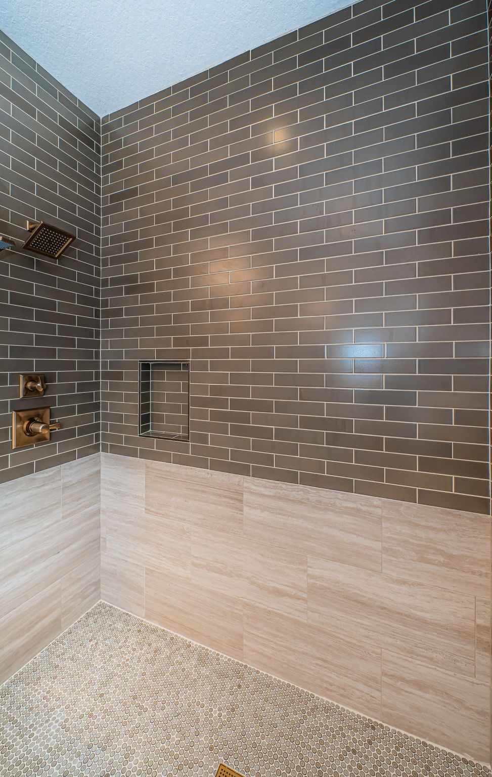 Upper Level Primary Bathroom1e