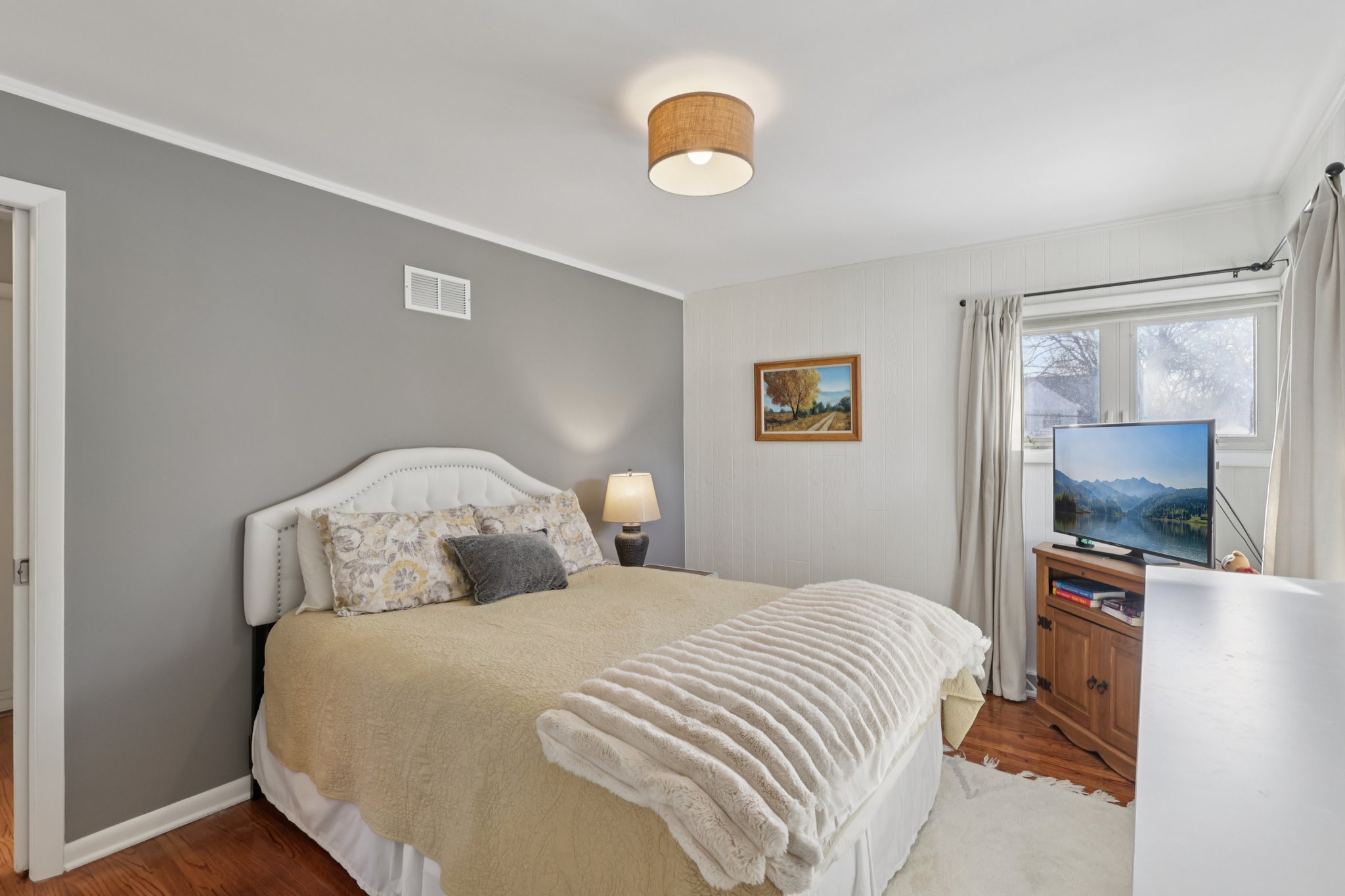 Chicago Ave-S1612-020.jpg