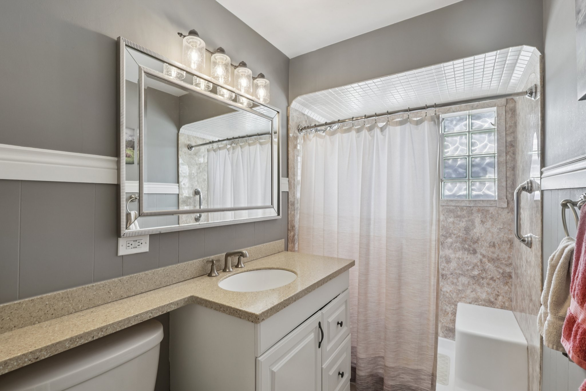 Chicago Ave-S1612-021.jpg