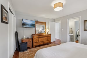 Chicago Ave-S1612-014.jpg