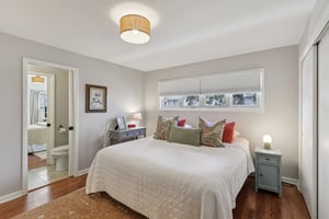 Chicago Ave-S1612-015.jpg