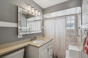 Chicago Ave-S1612-021.jpg