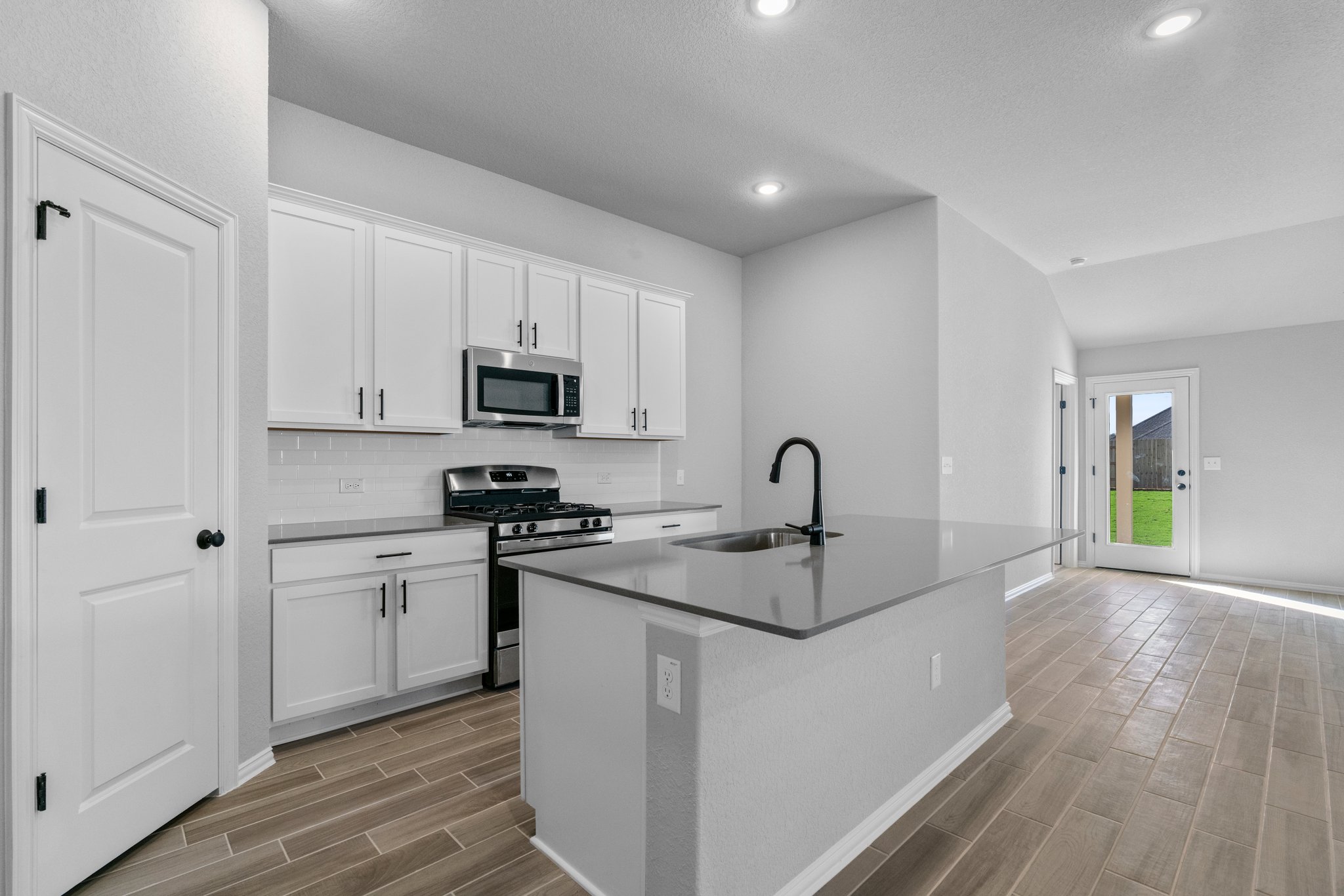 147 Hackberry Ln, Bastrop, TX 78602, USA Photo 4