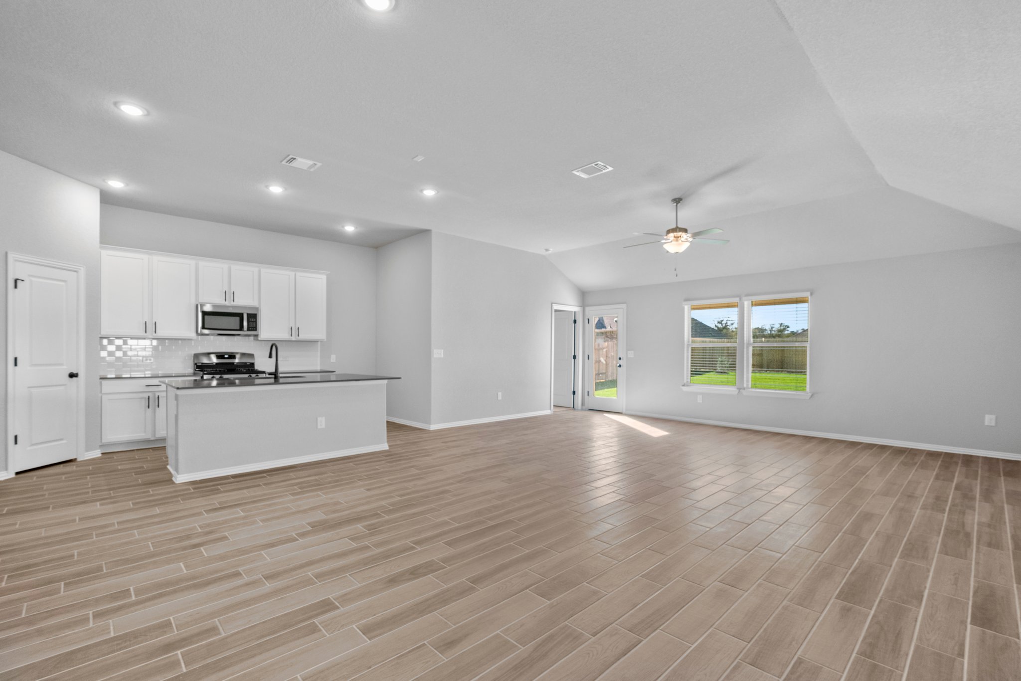 147 Hackberry Ln, Bastrop, TX 78602, USA Photo 8