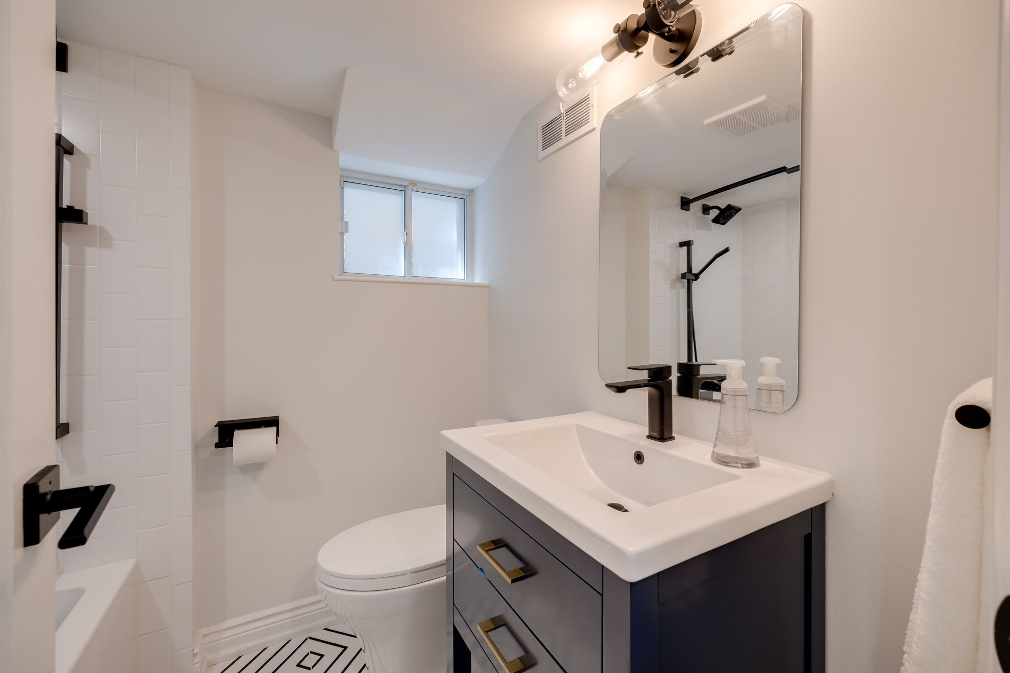Toronto property showcase — delivered property photograph 36