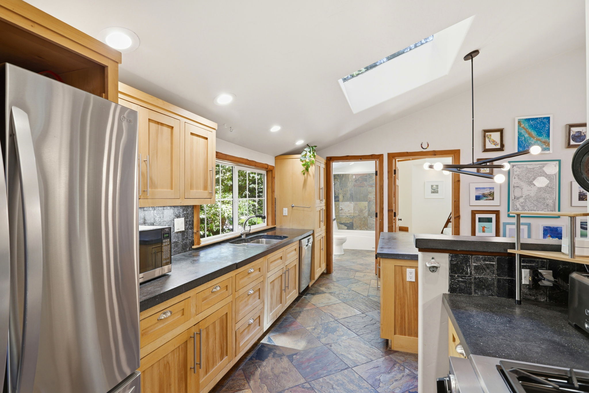 016_F8_147 River Ln