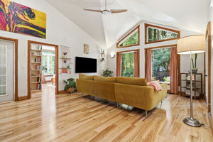 010_F8_147 River Ln