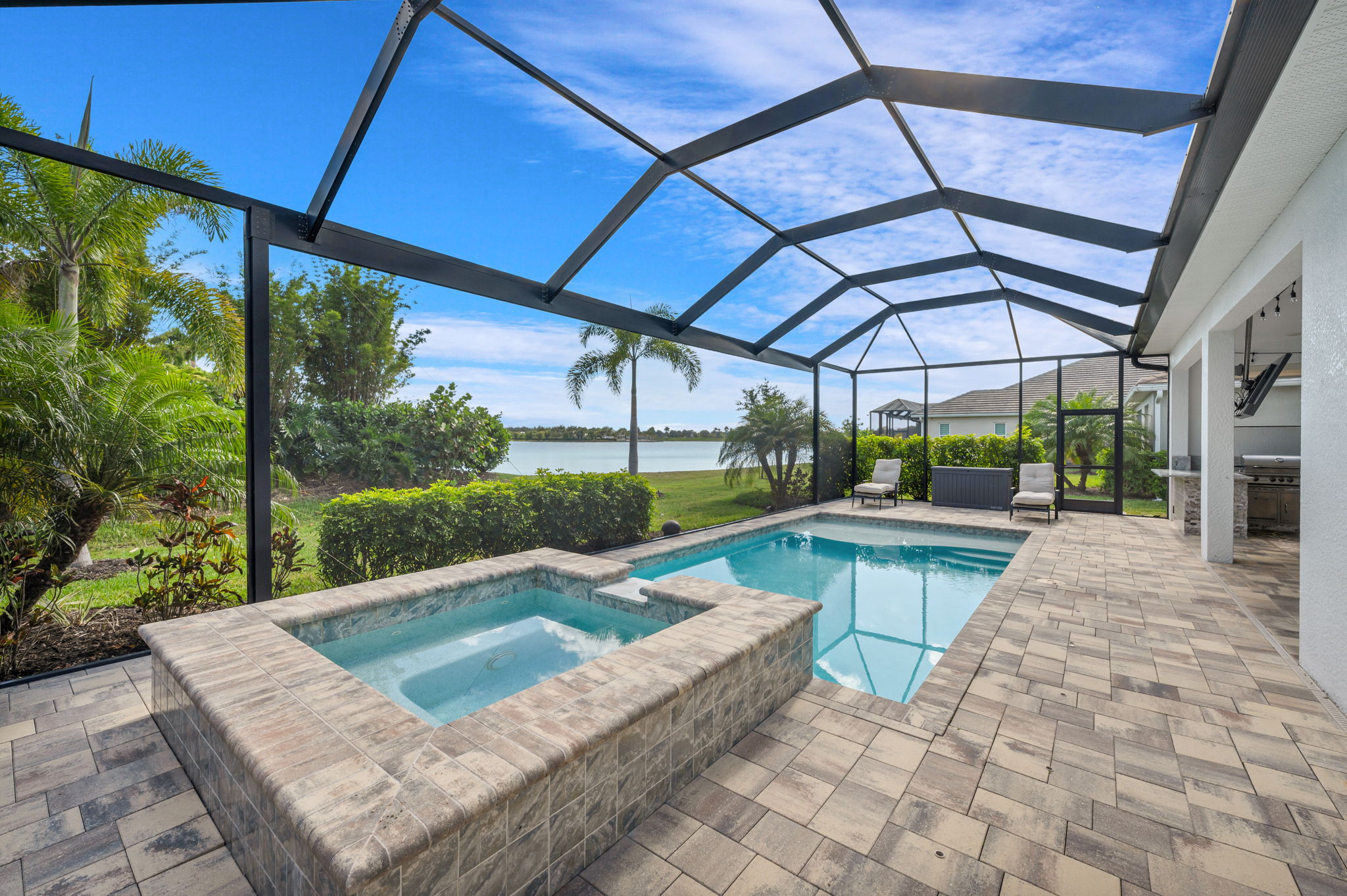 Lanai/Pool - Lake View