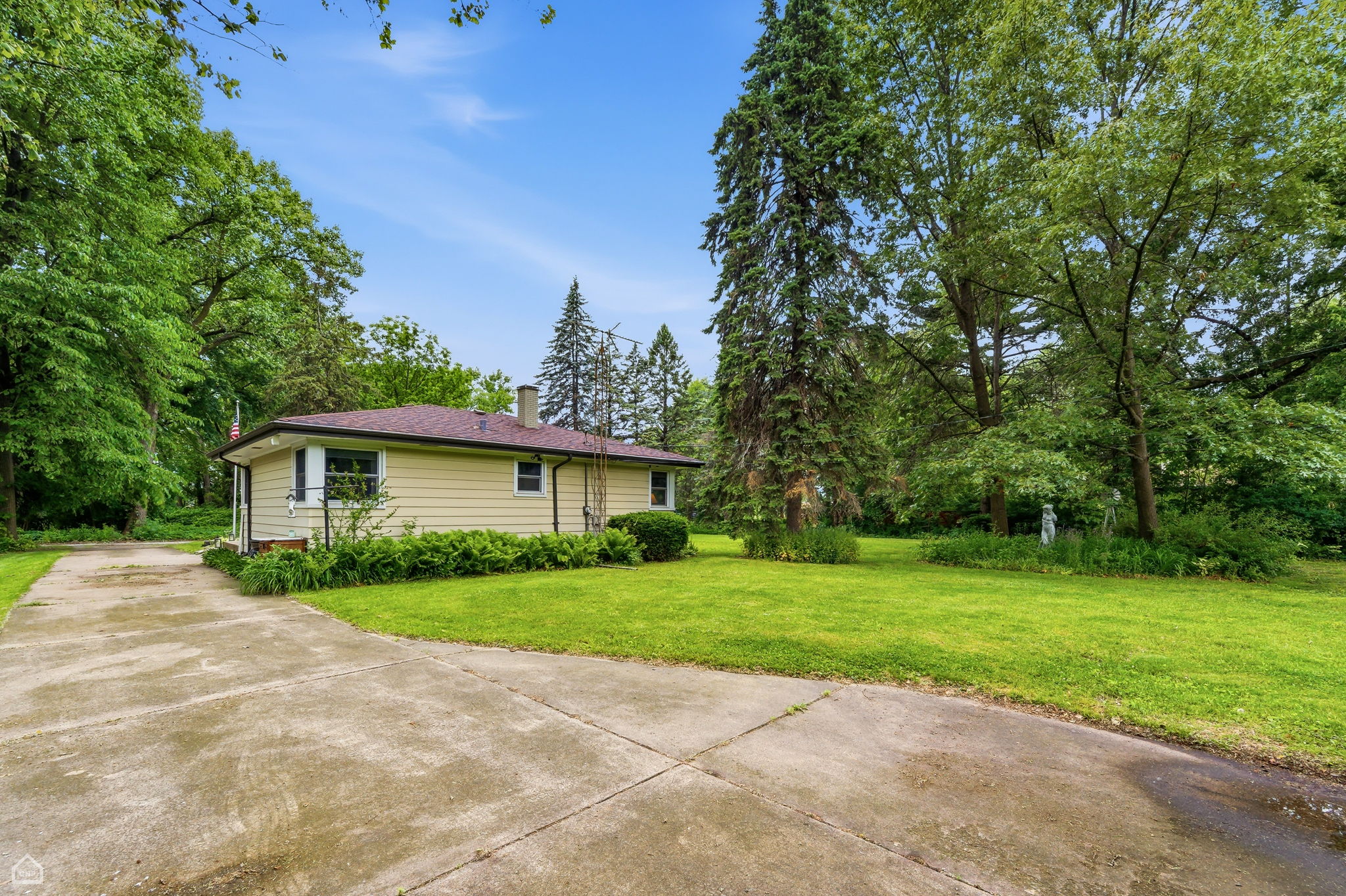 14721 Lakeside Ave - Karen Biazr_003