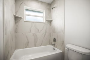 Bathroom 3 - 495A9940