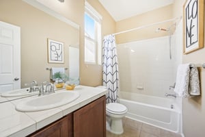 Main Ensuite Full Bath