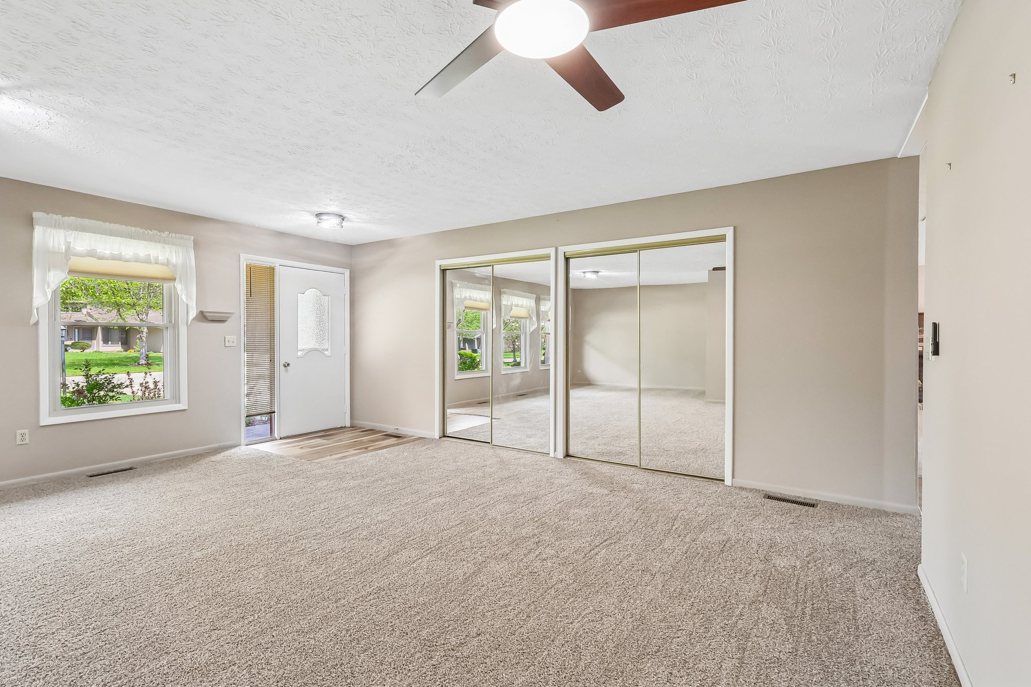 Hartford Trl-S2504-004.jpg