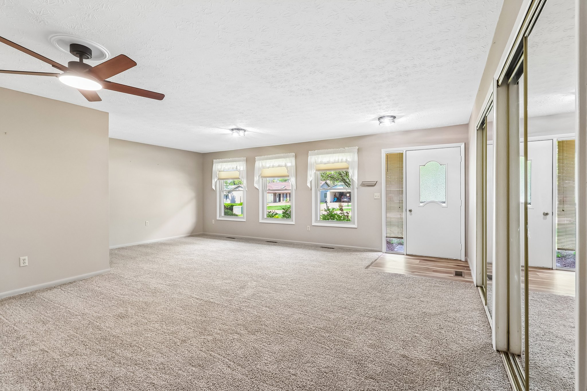 Hartford Trl-S2504-005.jpg