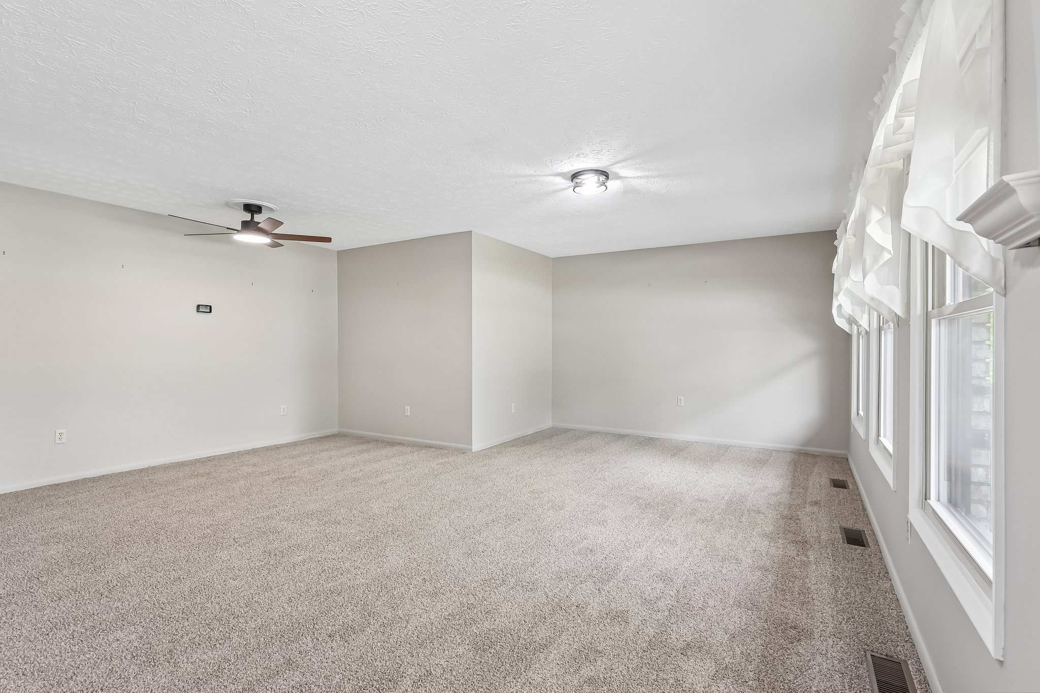 Hartford Trl-S2504-006.jpg