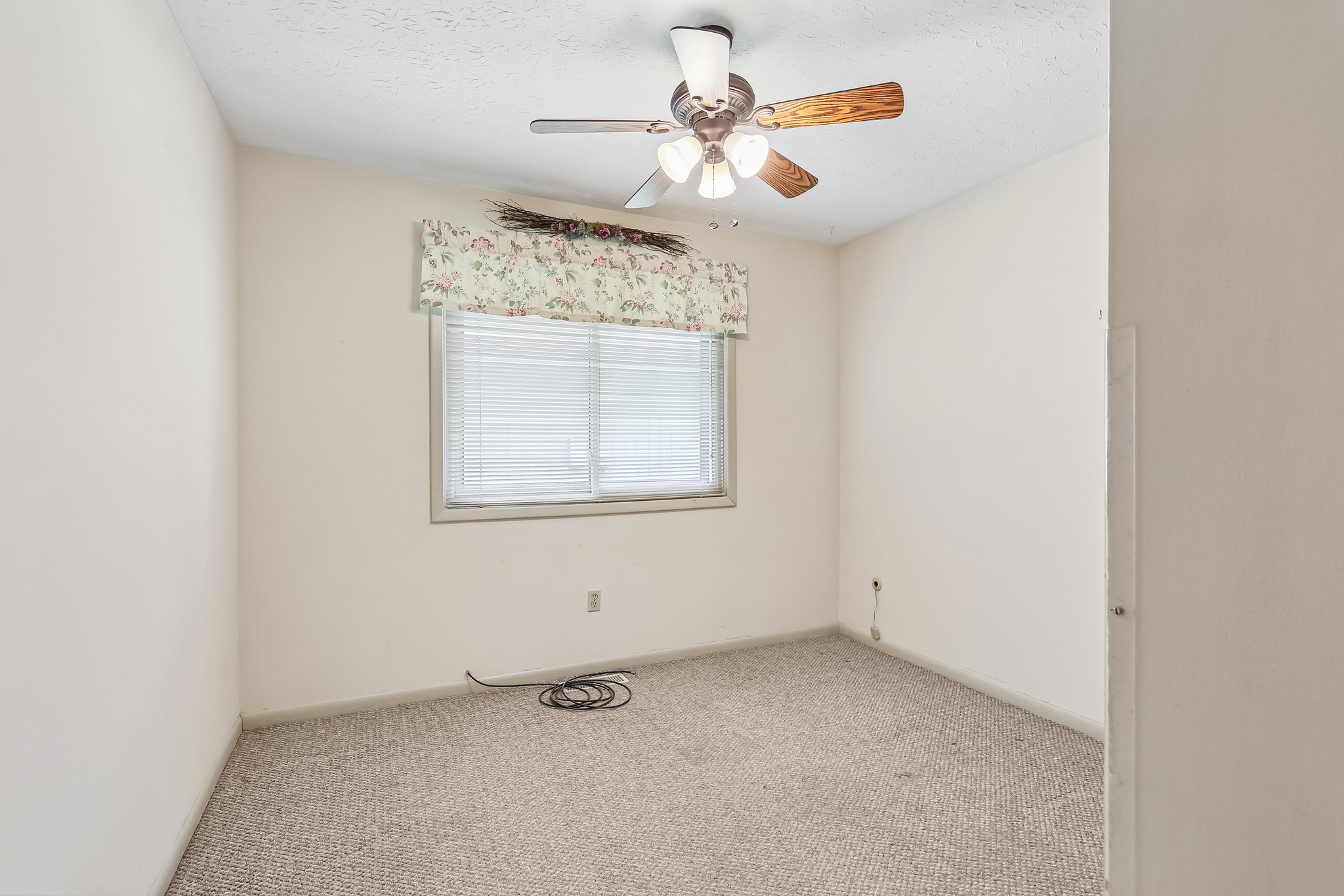 Hartford Trl-S2504-019.jpg