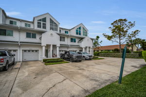 Front Exterior4