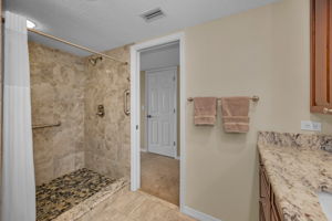 Upper Level Master Bathroom1c