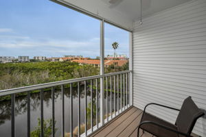 Upper Level Master Bedroom Balcony3