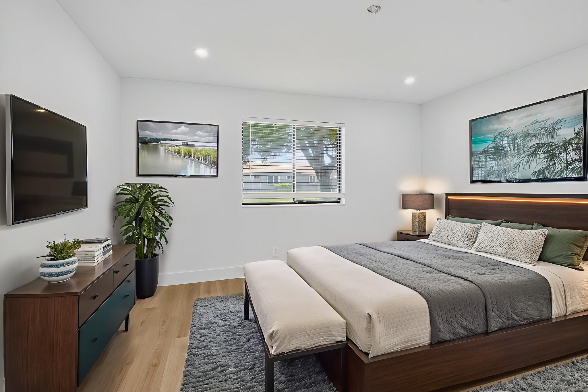 DSC_4064 virtually staged.jpeg