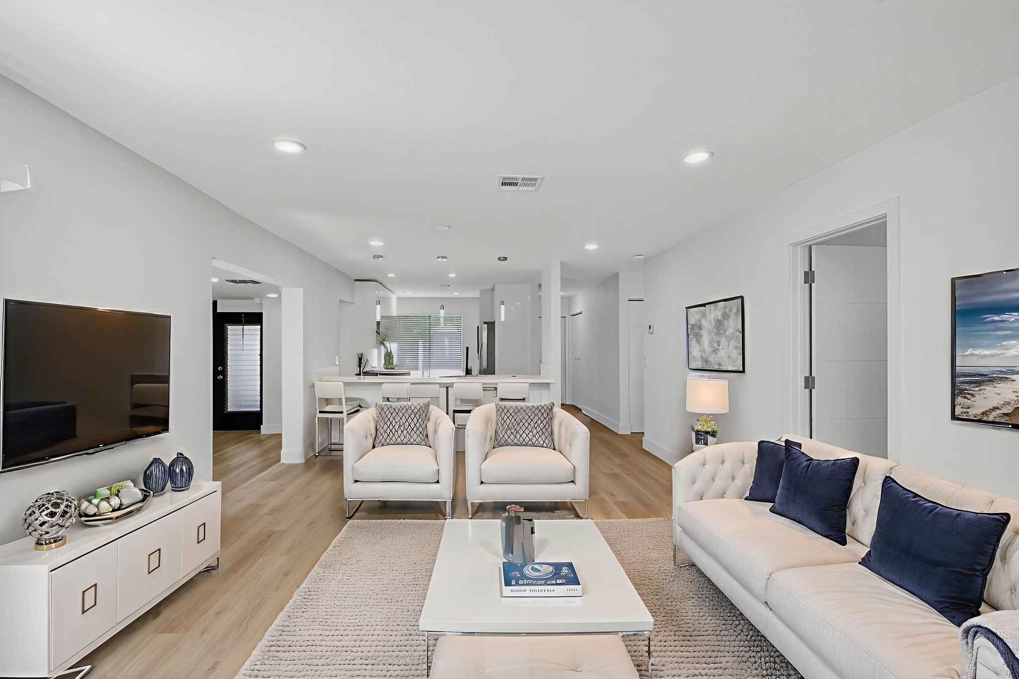 DSC_4032 virtually staged.jpeg