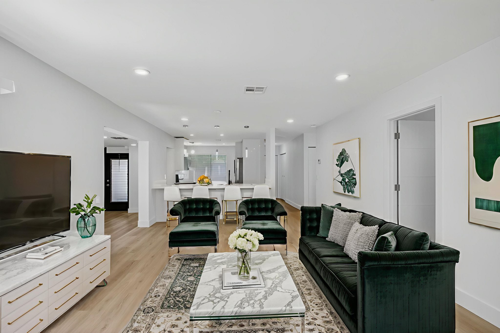 DSC_4032 virtually staged.jpeg