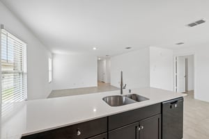 Yachtclub Dr-S2208-012.jpg