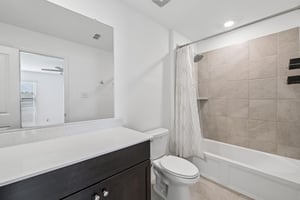 Yachtclub Dr-S2208-024.jpg