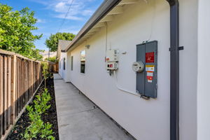 050_1478 Ashland Dr  