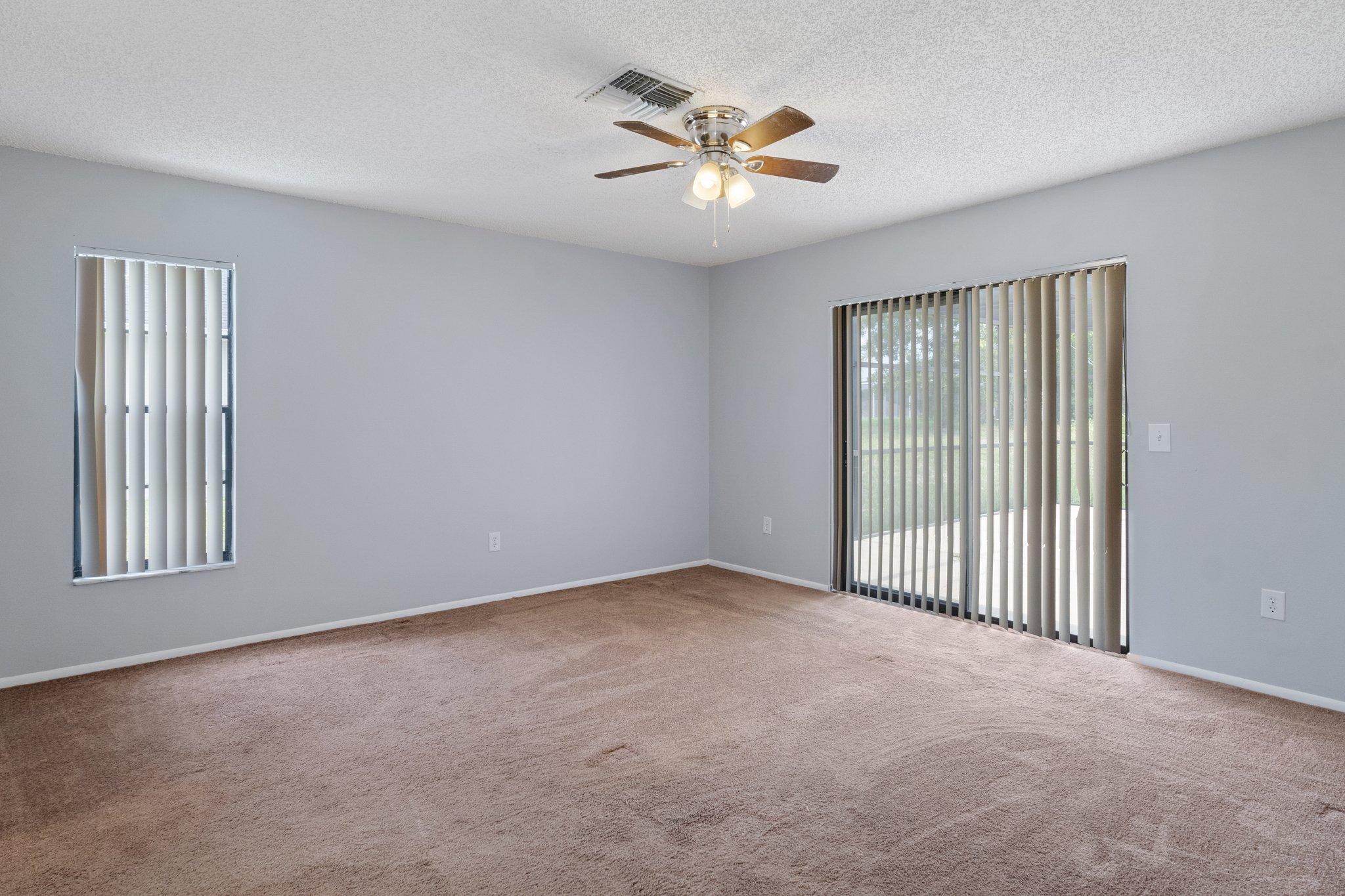 Master bedroom w/ door to pool