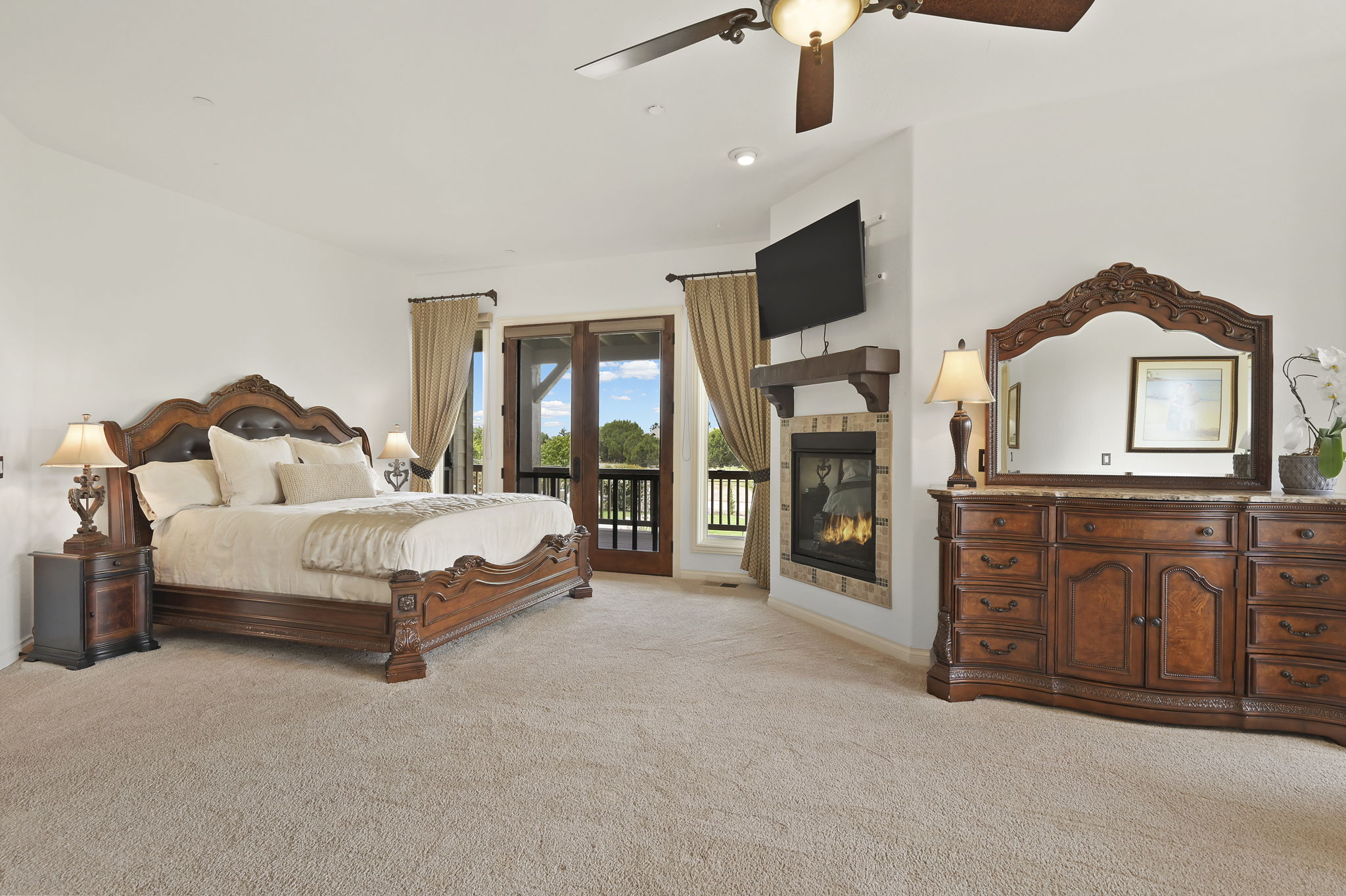 Primary Bedroom (2)